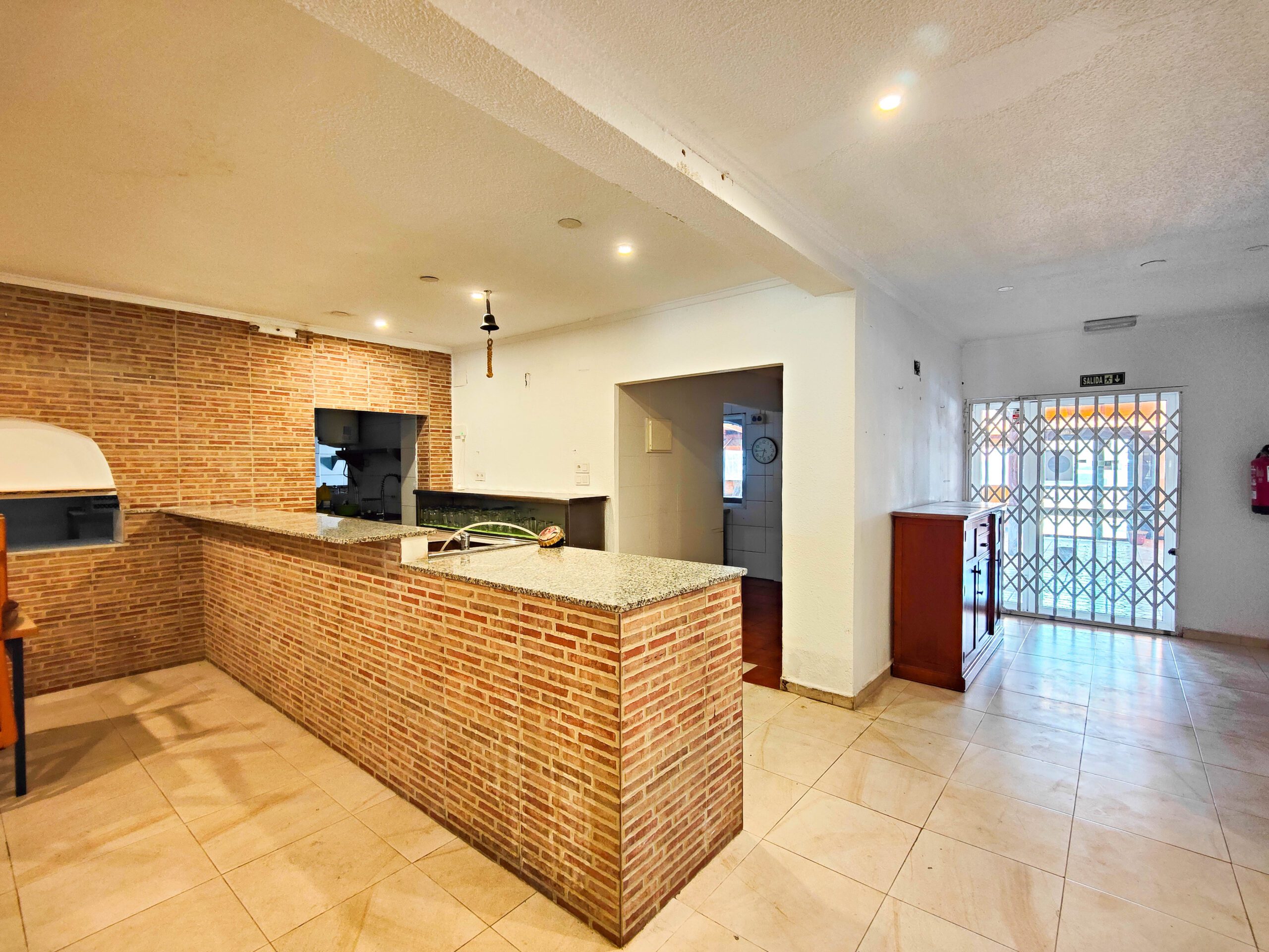 For sale - 6 Bedroom 3 Bathroom Commercial property in Torrevieja - La Siesta - El Salado - Torreta  - Alicante