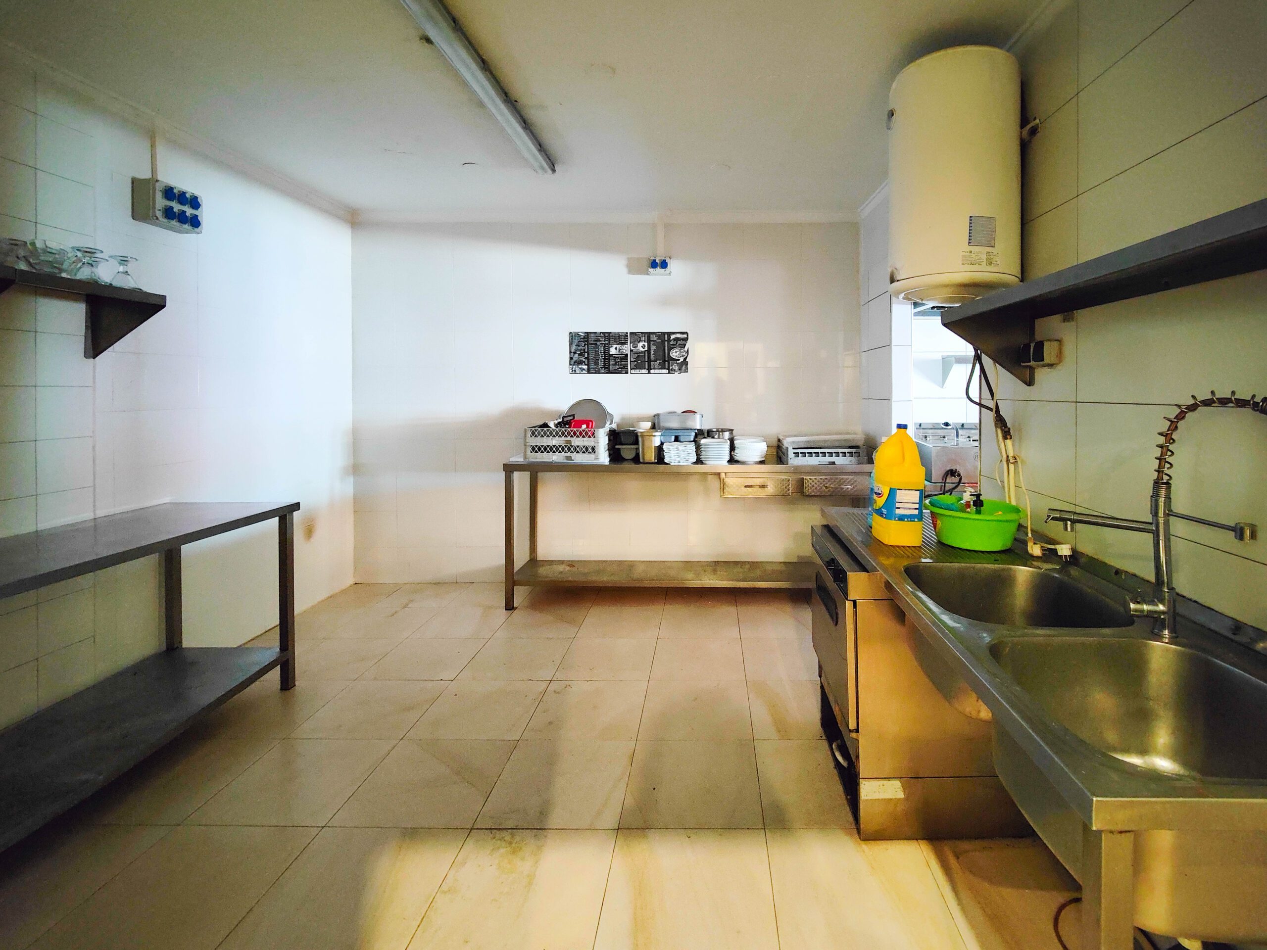 For sale - 6 Bedroom 3 Bathroom Commercial property in Torrevieja - La Siesta - El Salado - Torreta  - Alicante