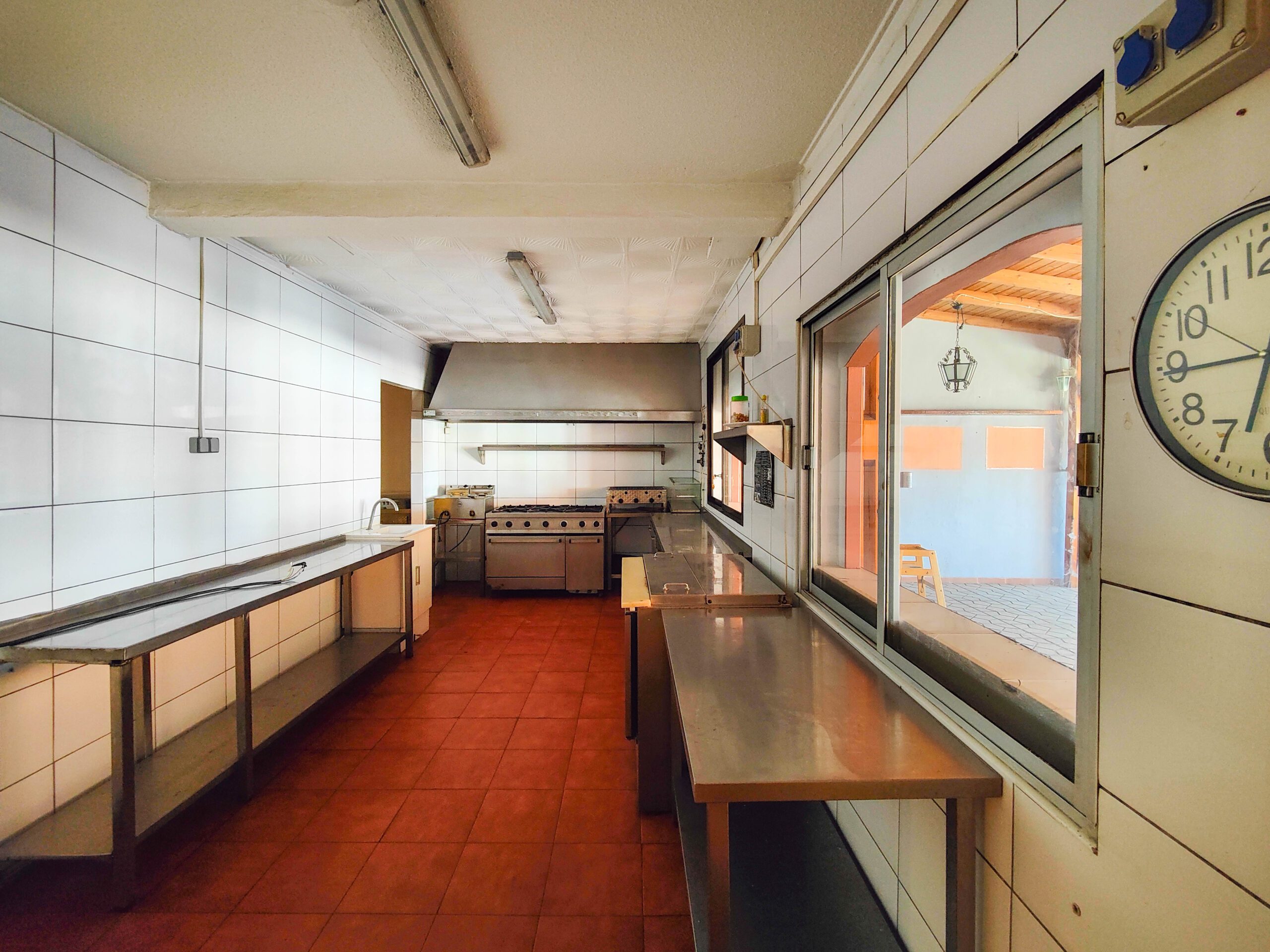 For sale - 6 Bedroom 3 Bathroom Commercial property in Torrevieja - La Siesta - El Salado - Torreta  - Alicante