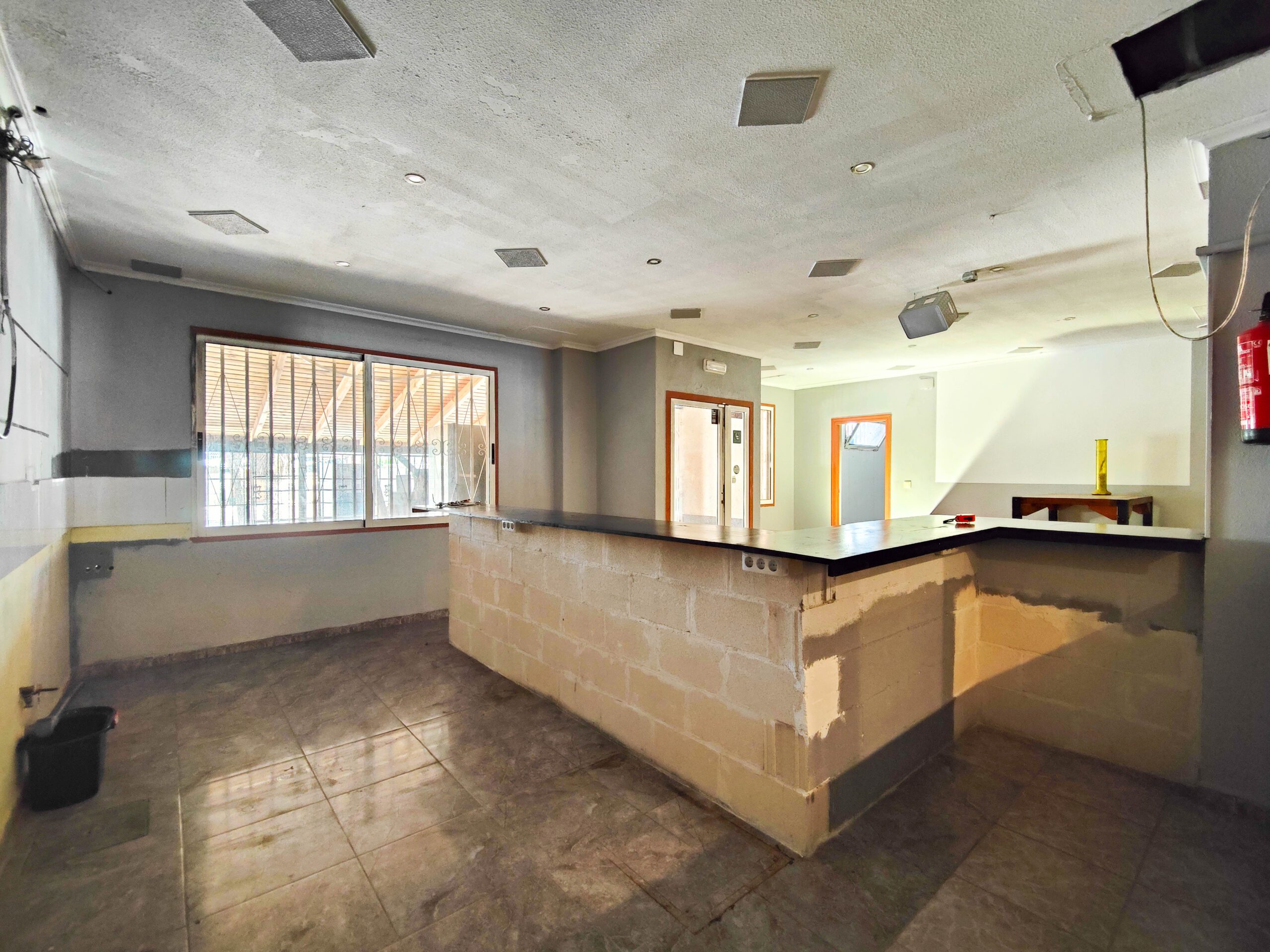 For sale - 6 Bedroom 3 Bathroom Commercial property in Torrevieja - La Siesta - El Salado - Torreta  - Alicante