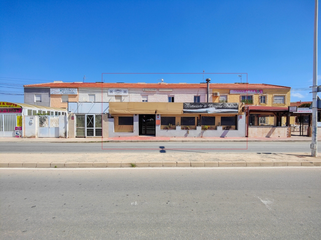 6 Bedroom 3 Bathroom Commercial property in Torrevieja