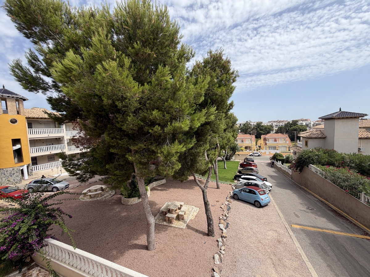 For sale - 2 Bedroom 1 Bathroom Apartment in Villamartin - , Villamartin, Alicante, Spain - Alicante