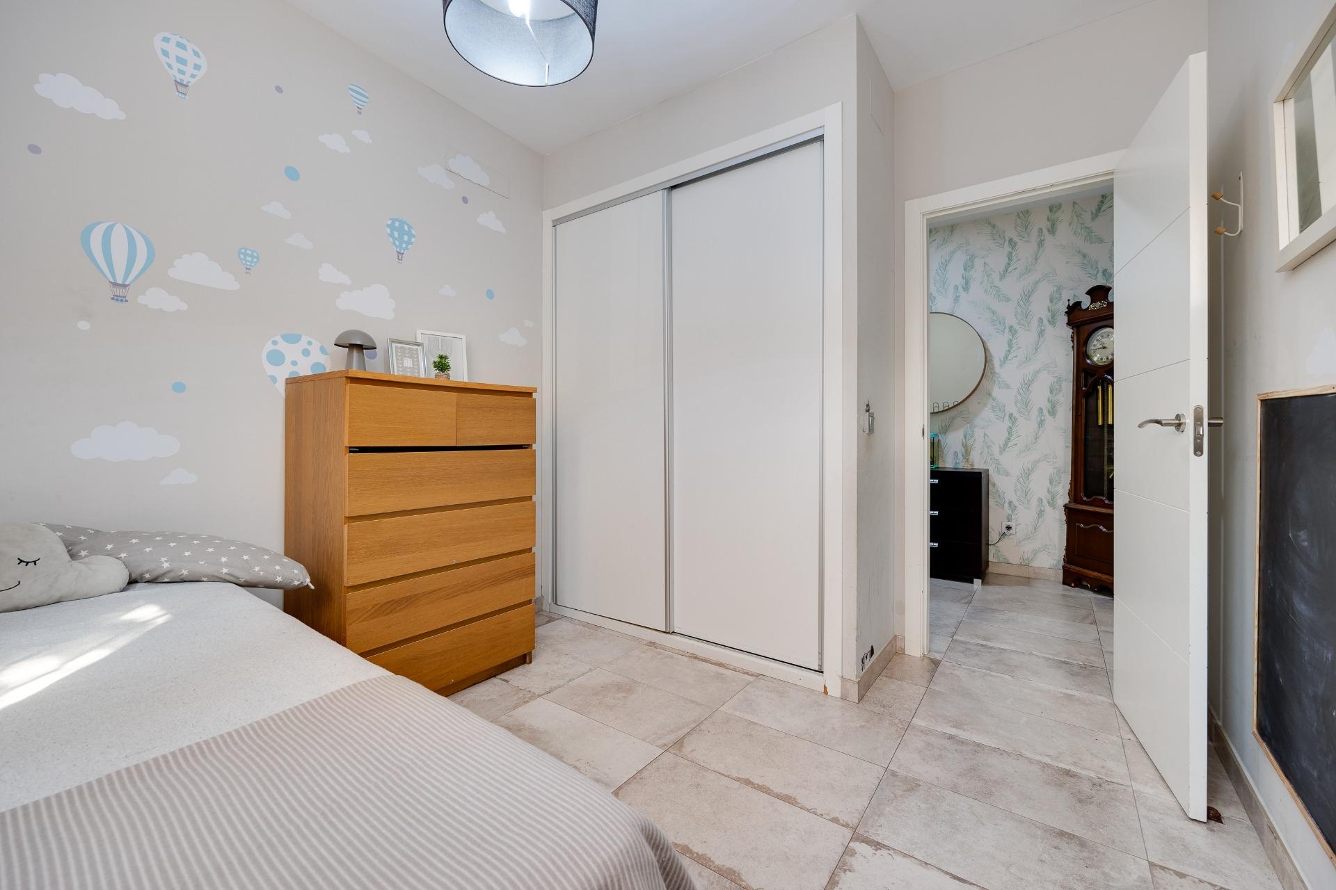 Resale - 3 Bedroom 1 Bathroom Town House in Torrevieja - Centro  - Alicante
