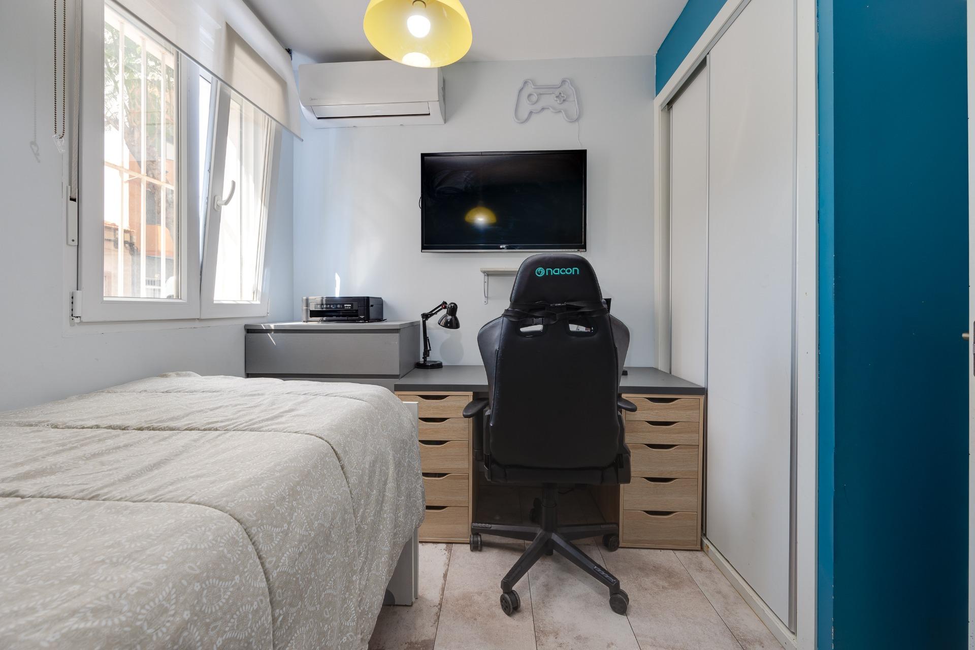 Resale - 3 Bedroom 1 Bathroom Town House in Torrevieja - Centro  - Alicante