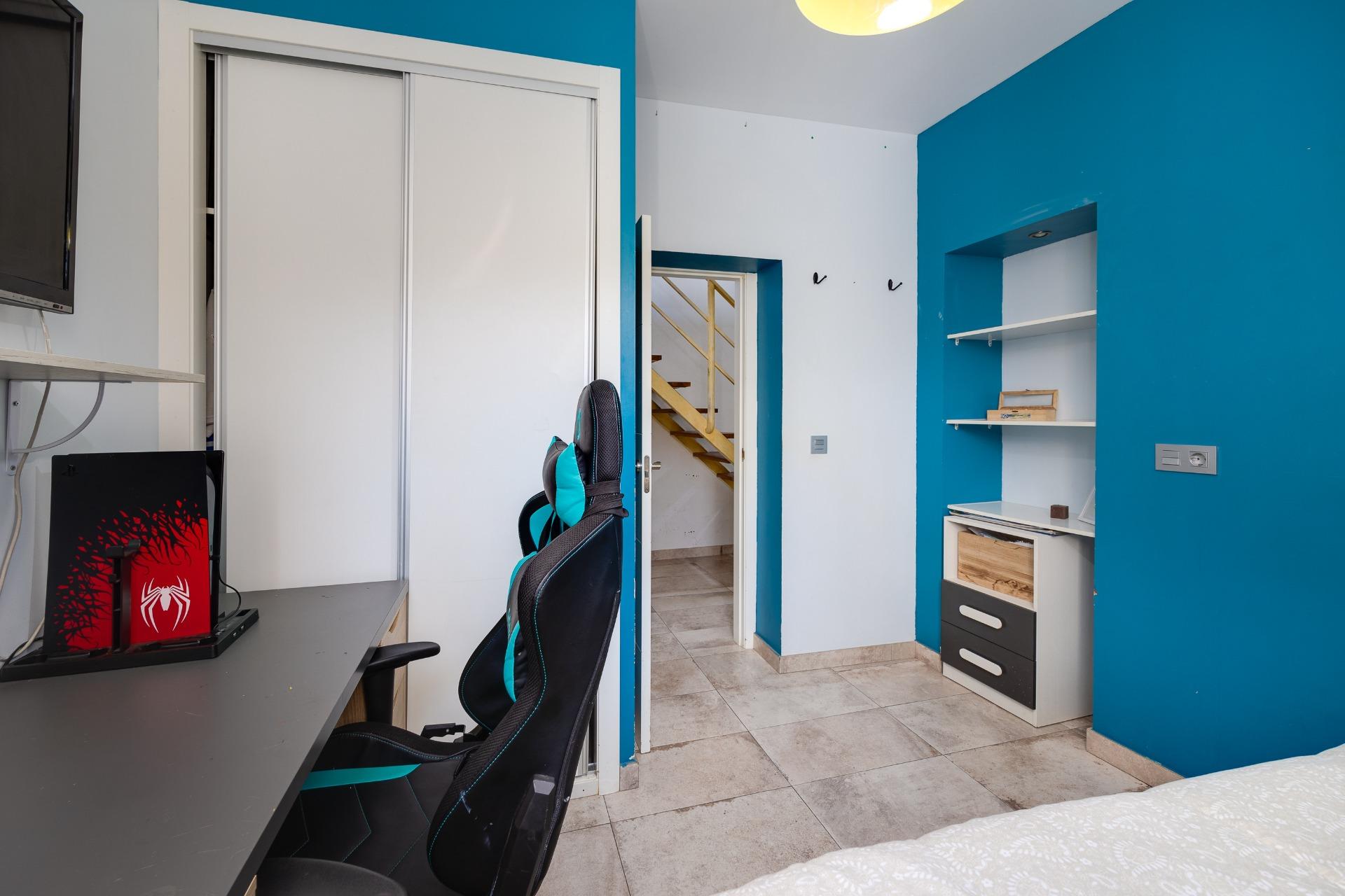 Resale - 3 Bedroom 1 Bathroom Town House in Torrevieja - Centro  - Alicante
