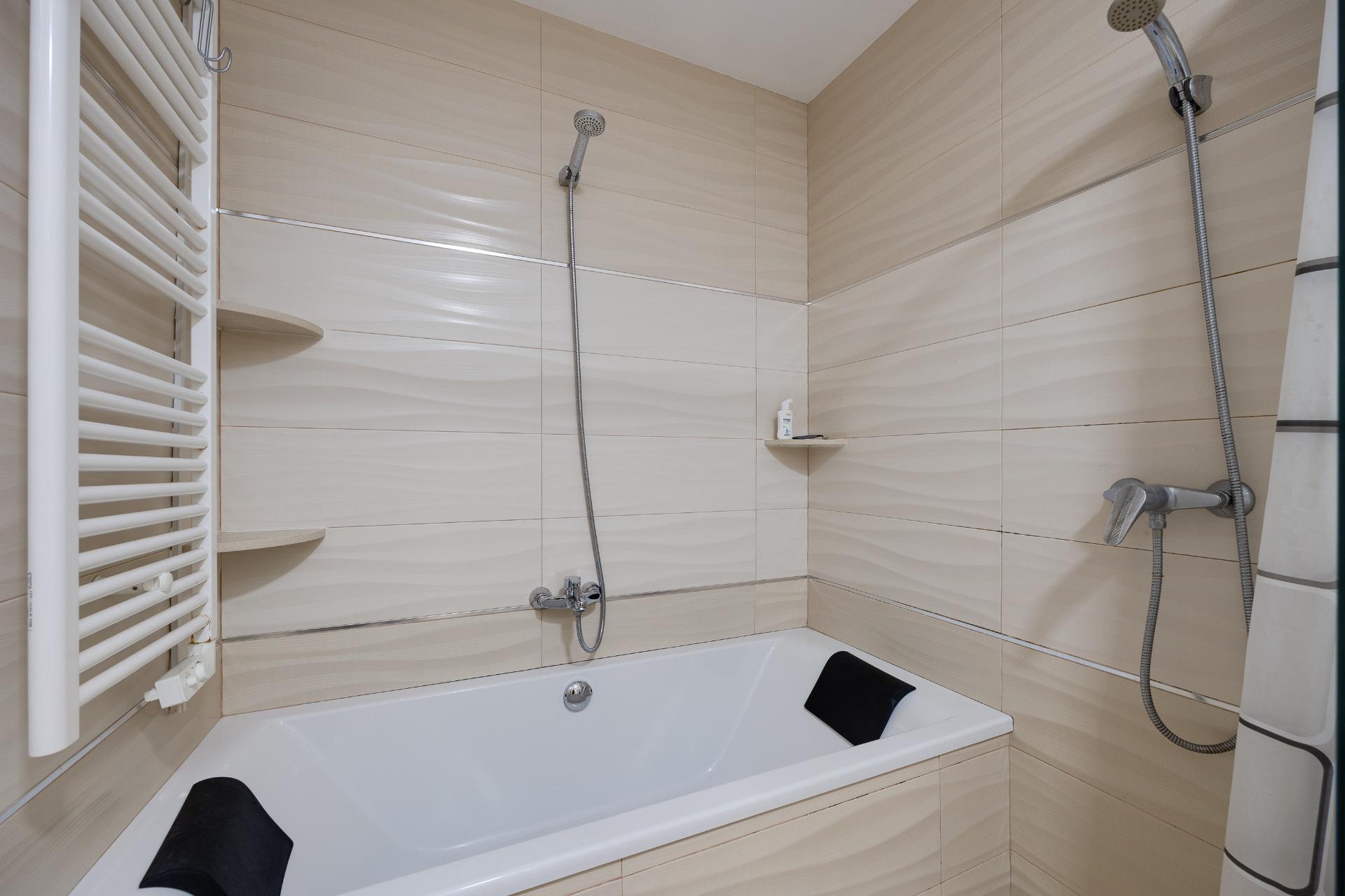 Resale - 3 Bedroom 1 Bathroom Town House in Torrevieja - Centro  - Alicante