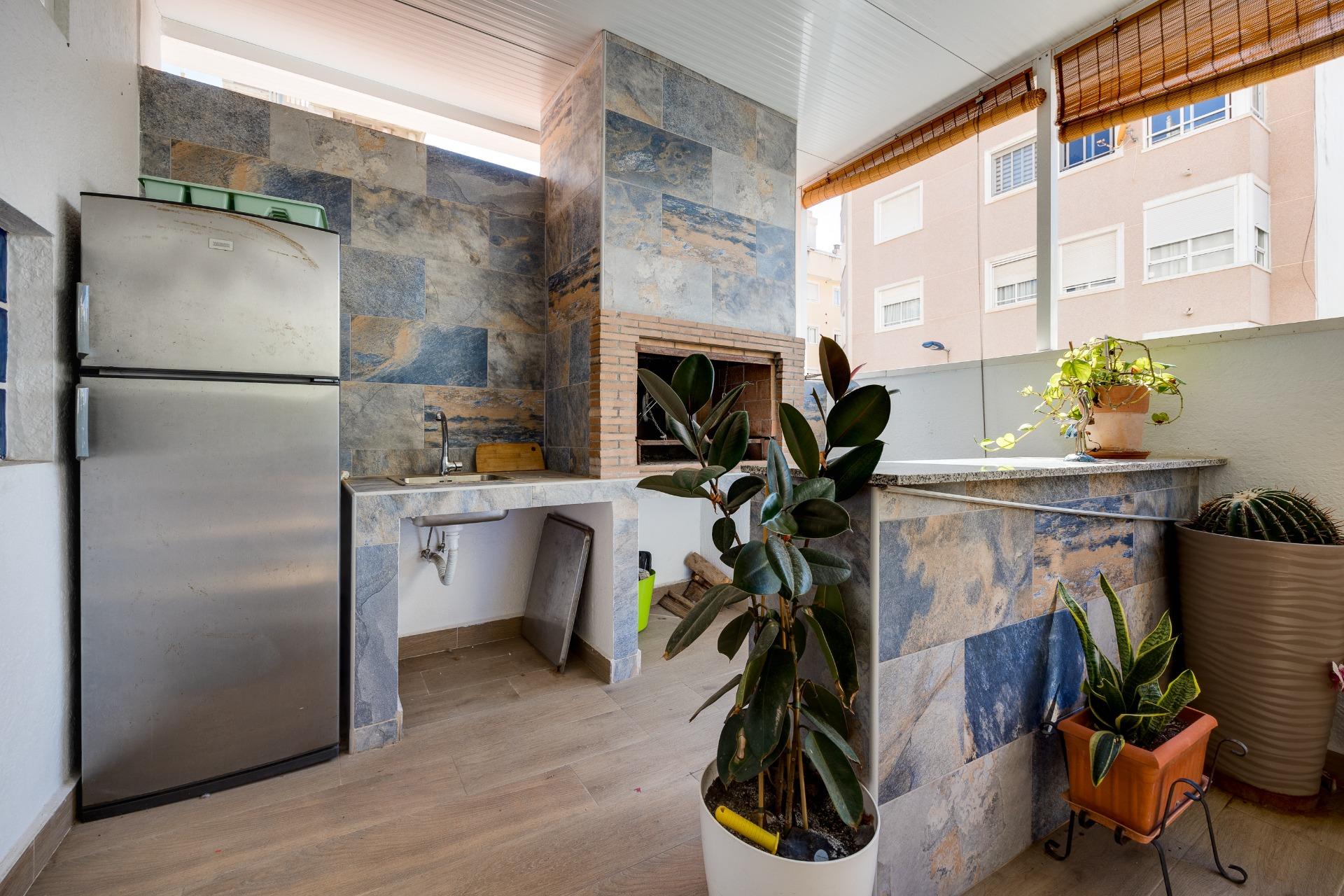 Resale - 3 Bedroom 1 Bathroom Town House in Torrevieja - Centro  - Alicante