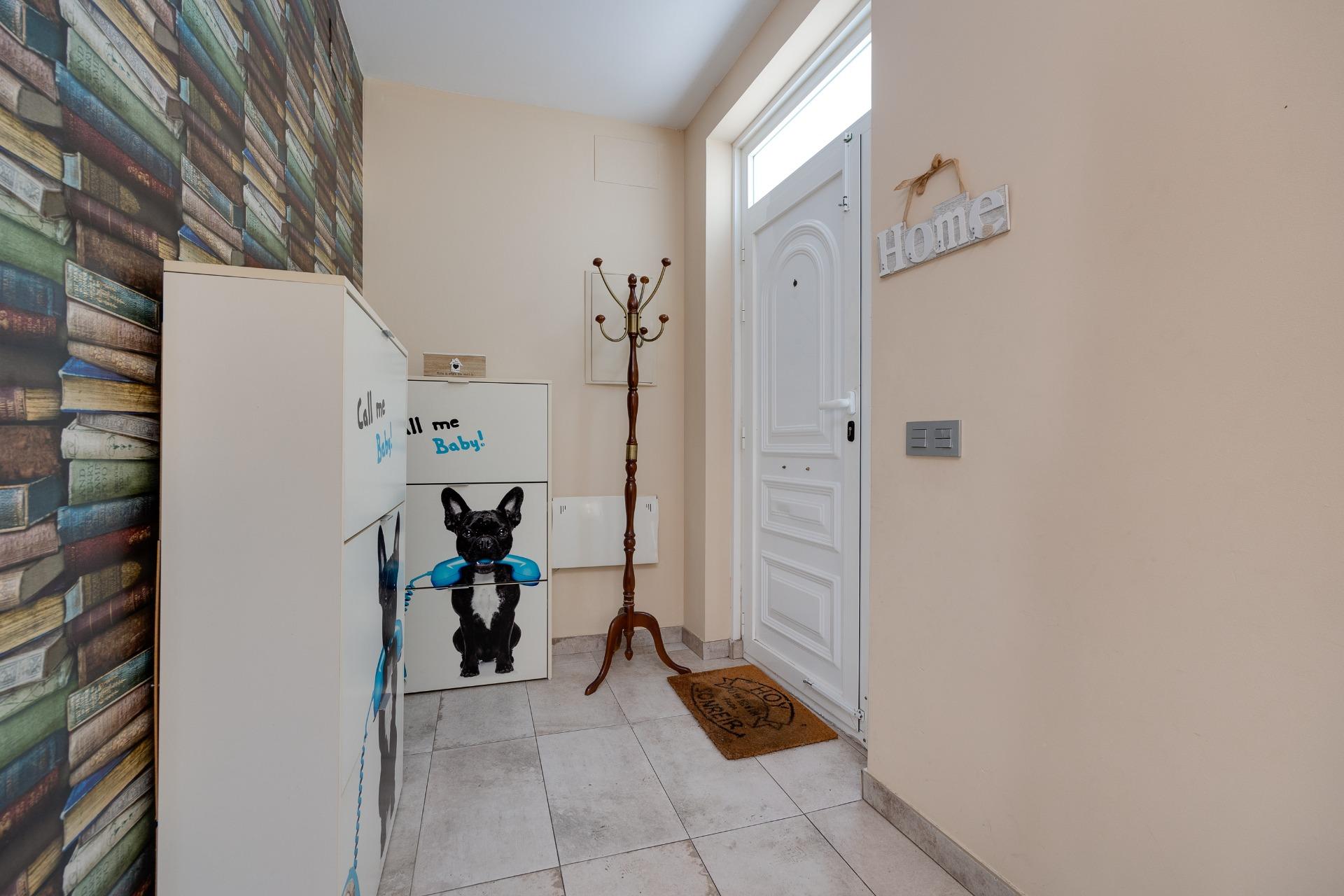 Resale - 3 Bedroom 1 Bathroom Town House in Torrevieja - Centro  - Alicante