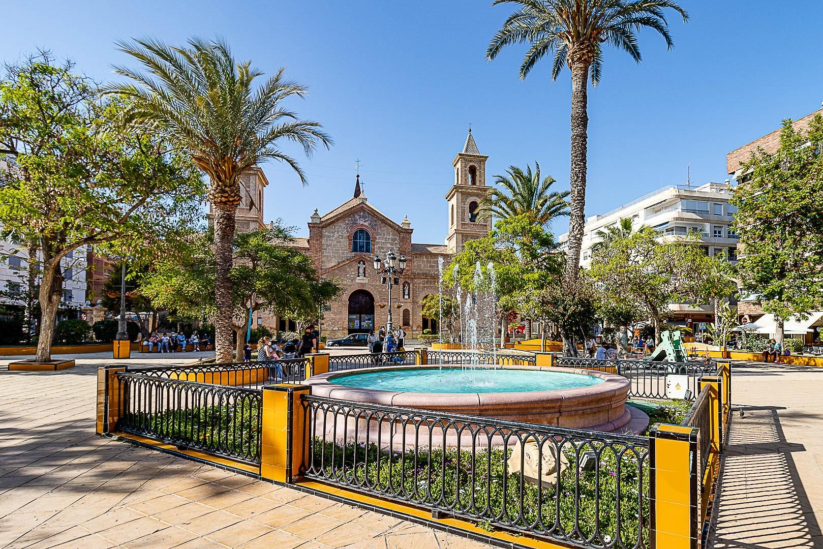 Resale - 3 Bedroom 1 Bathroom Town House in Torrevieja - Centro  - Alicante