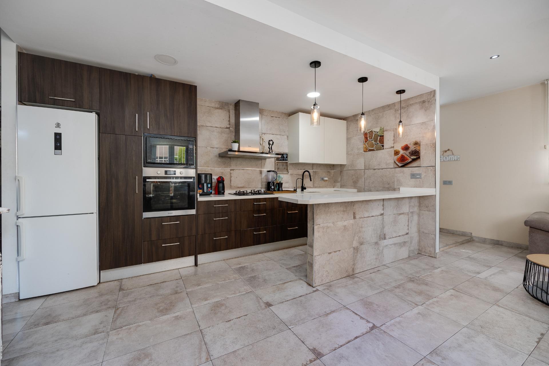 Resale - 3 Bedroom 1 Bathroom Town House in Torrevieja - Centro  - Alicante