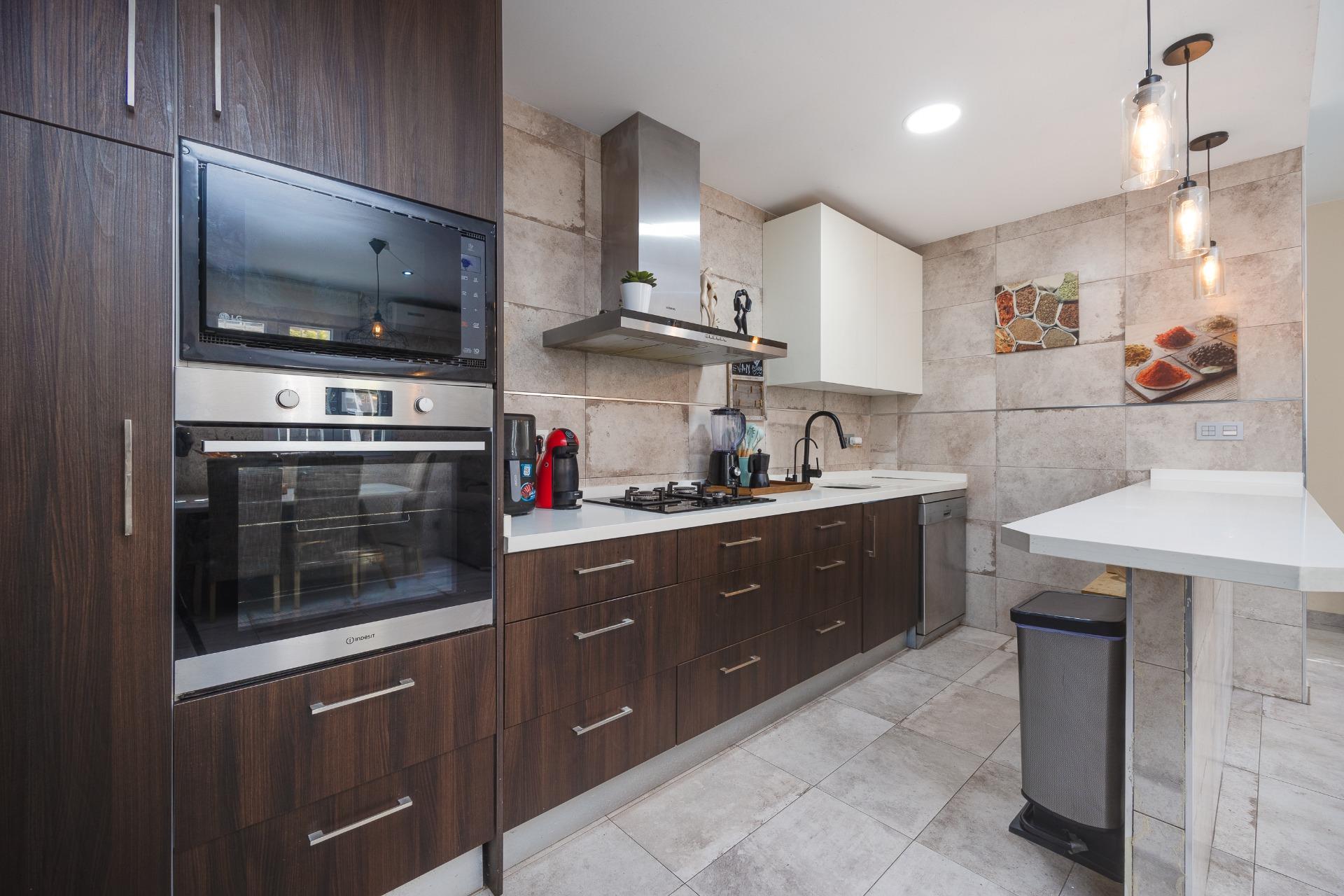 Resale - 3 Bedroom 1 Bathroom Town House in Torrevieja - Centro  - Alicante
