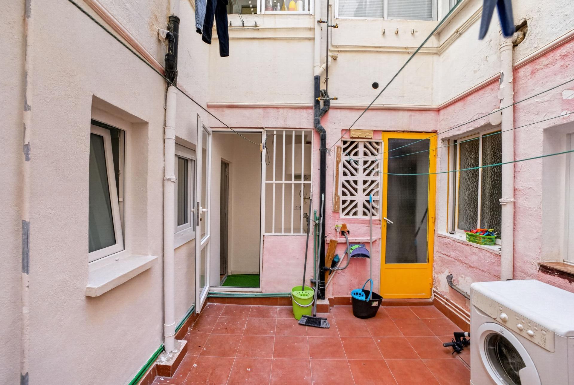 Resale - 3 Bedroom 1 Bathroom Apartment in Torrevieja - Centro  - Alicante