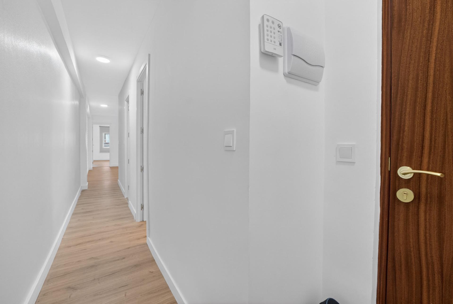 Resale - 3 Bedroom 1 Bathroom Apartment in Torrevieja - Centro  - Alicante