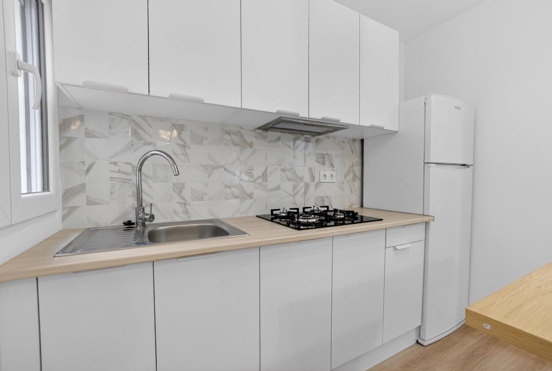 Resale - 3 Bedroom 1 Bathroom Apartment in Torrevieja - Centro  - Alicante
