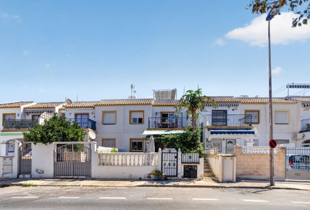 Resale - 2 Bedroom 1 Bathroom Apartment Penthouse in Torrevieja - Jardin del Mar  - Alicante