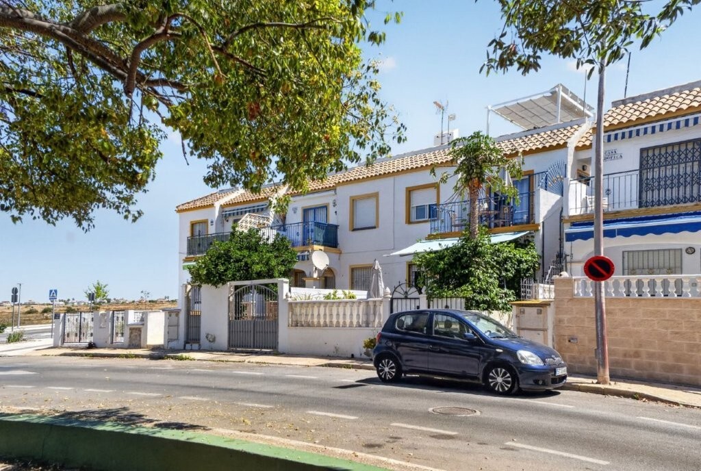 Resale - 2 Bedroom 1 Bathroom Apartment Penthouse in Torrevieja - Jardin del Mar  - Alicante