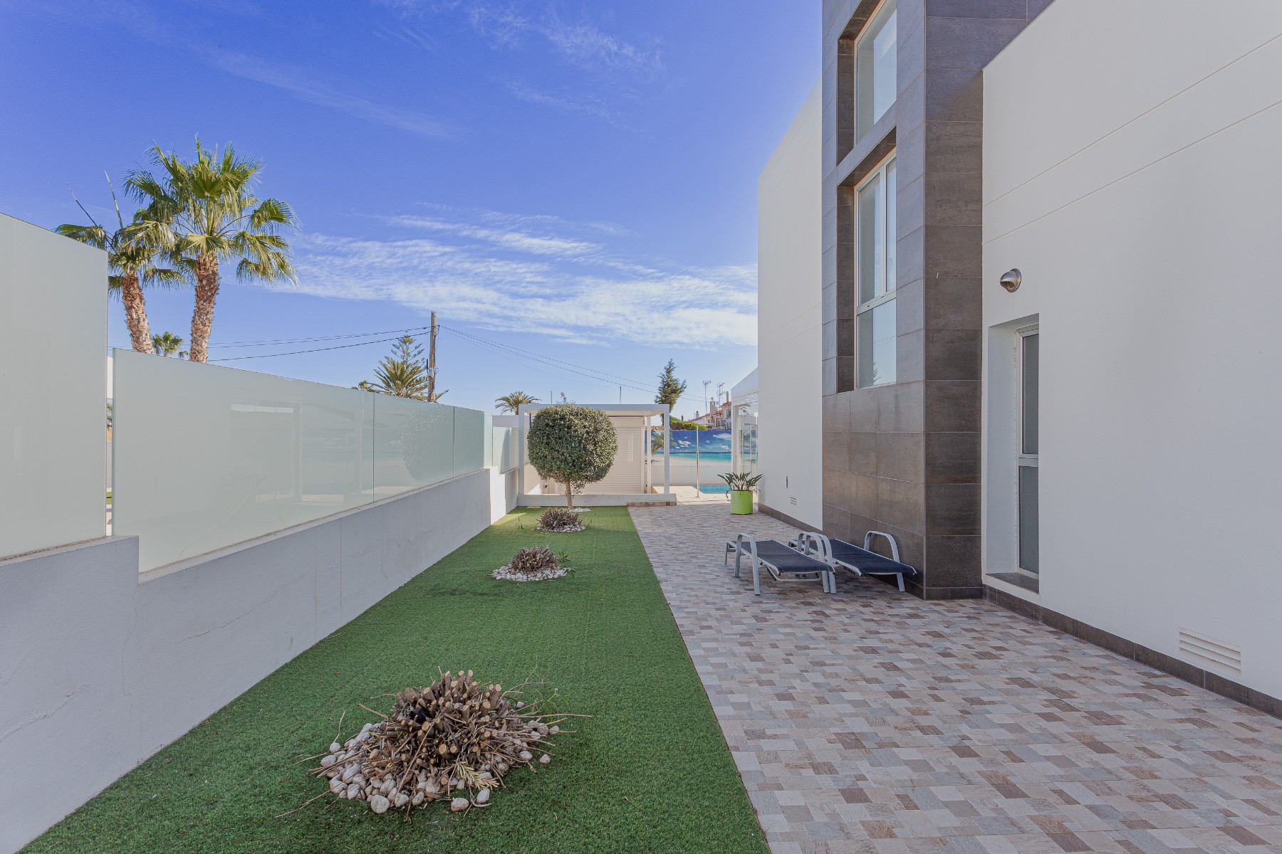 Resale - 3 Bedroom 2 Bathroom Villa in Orihuela Costa - Costa Blanca  - Alicante