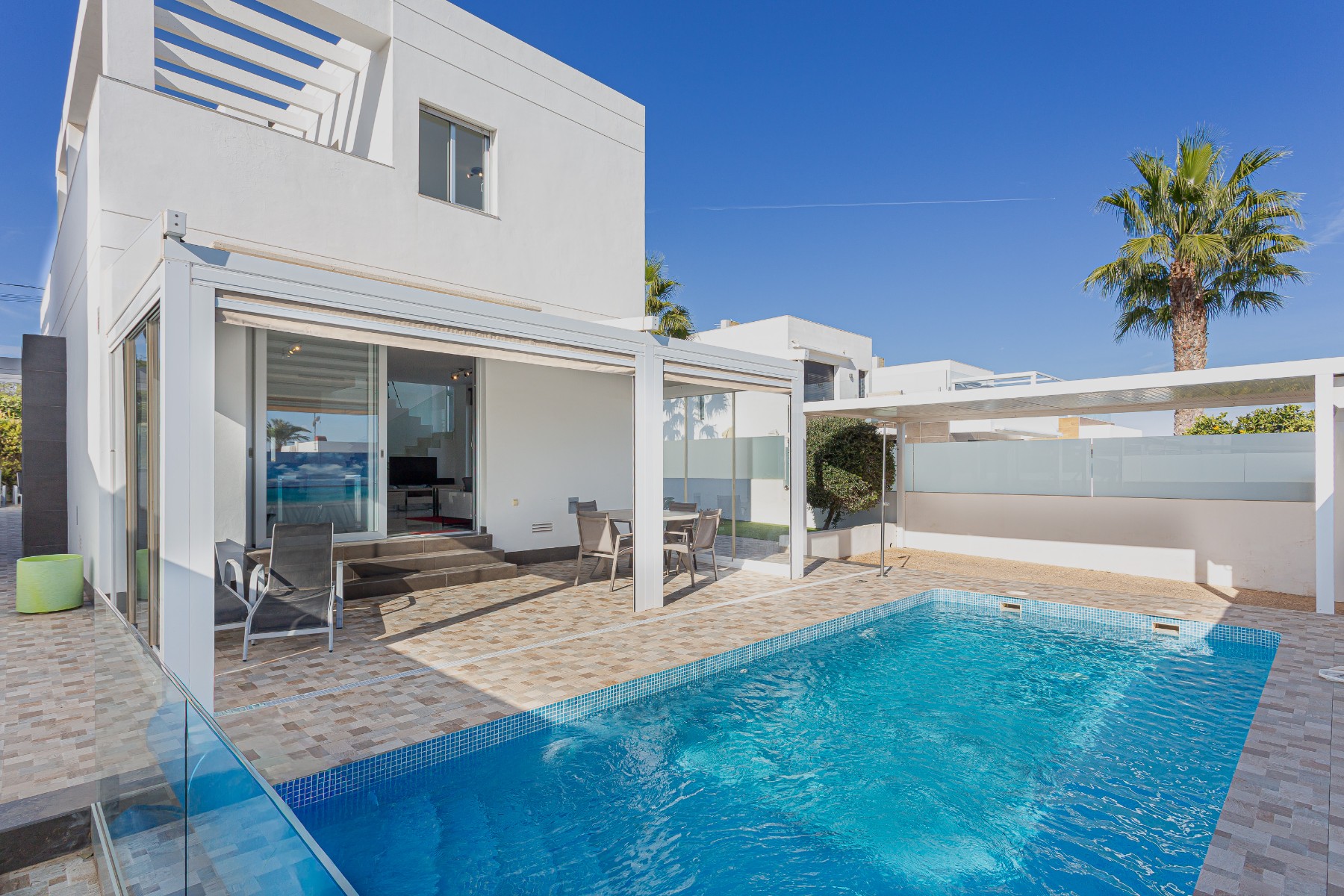 Resale - 3 Bedroom 2 Bathroom Villa in Orihuela Costa - Costa Blanca  - Alicante