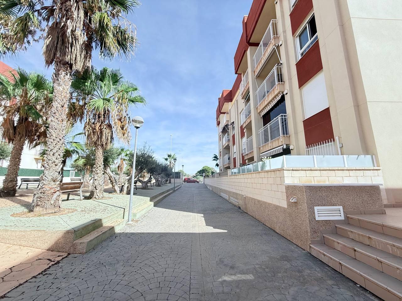 Resale - 4 Bedroom 3 Bathroom Apartment in Orihuela Costa - Lomas De Cabo Roig  - Alicante