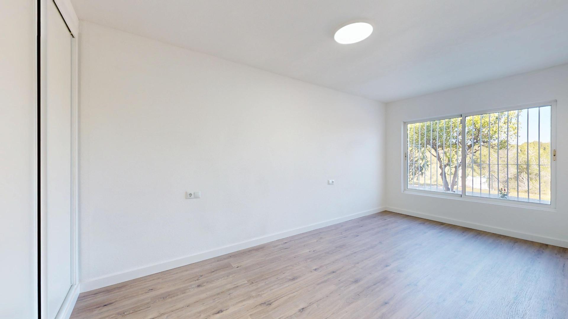Resale - 2 Bedroom 1 Bathroom Bungalow in Orihuela Costa - Villamartin  - Alicante