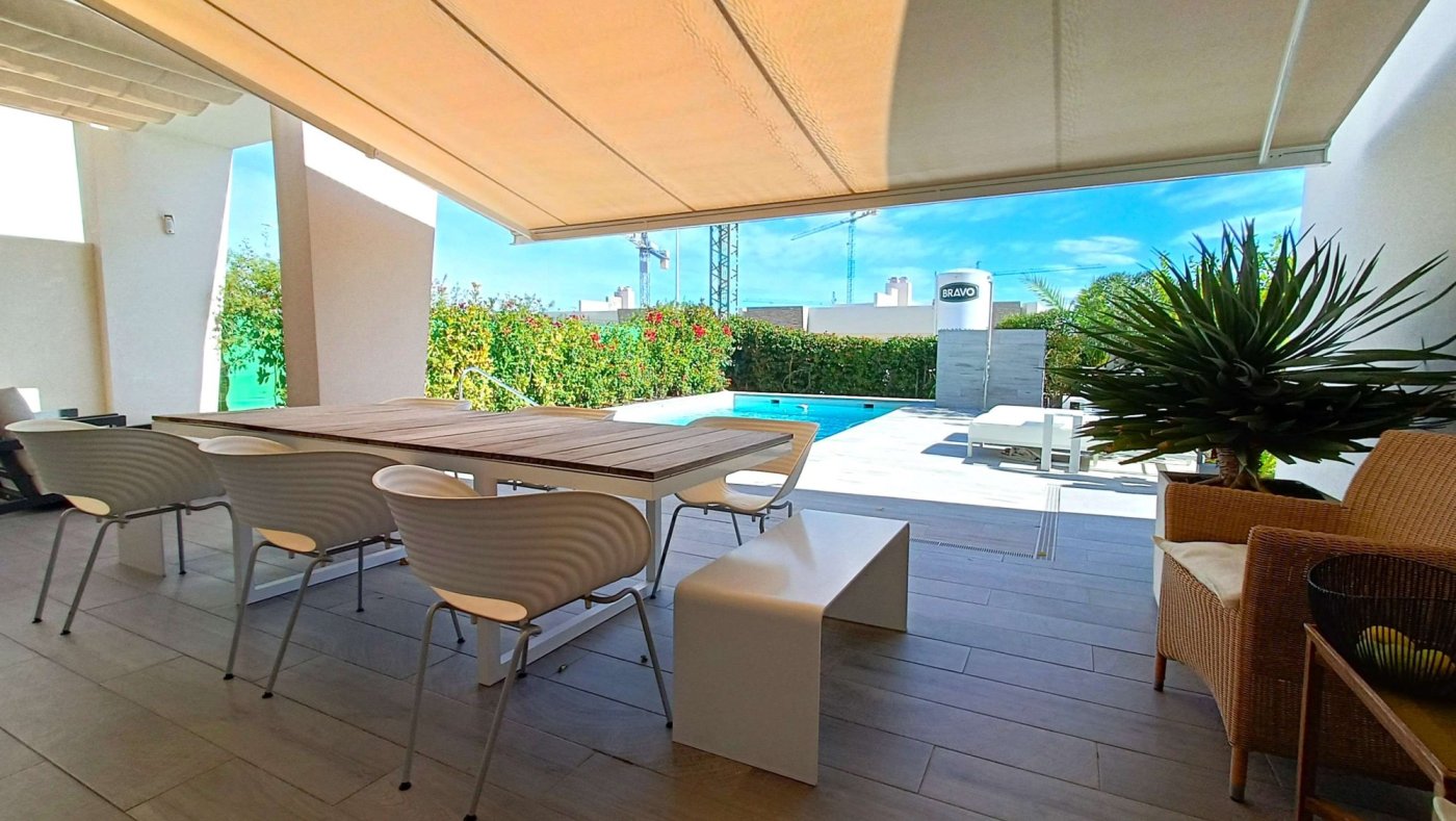 Resale - 2 Bedroom 2 Bathroom Villa in Algorfa - Inland  - Alicante
