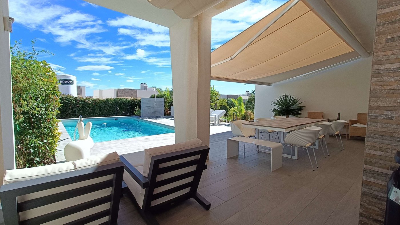 Resale - 2 Bedroom 2 Bathroom Villa in Algorfa - Inland  - Alicante