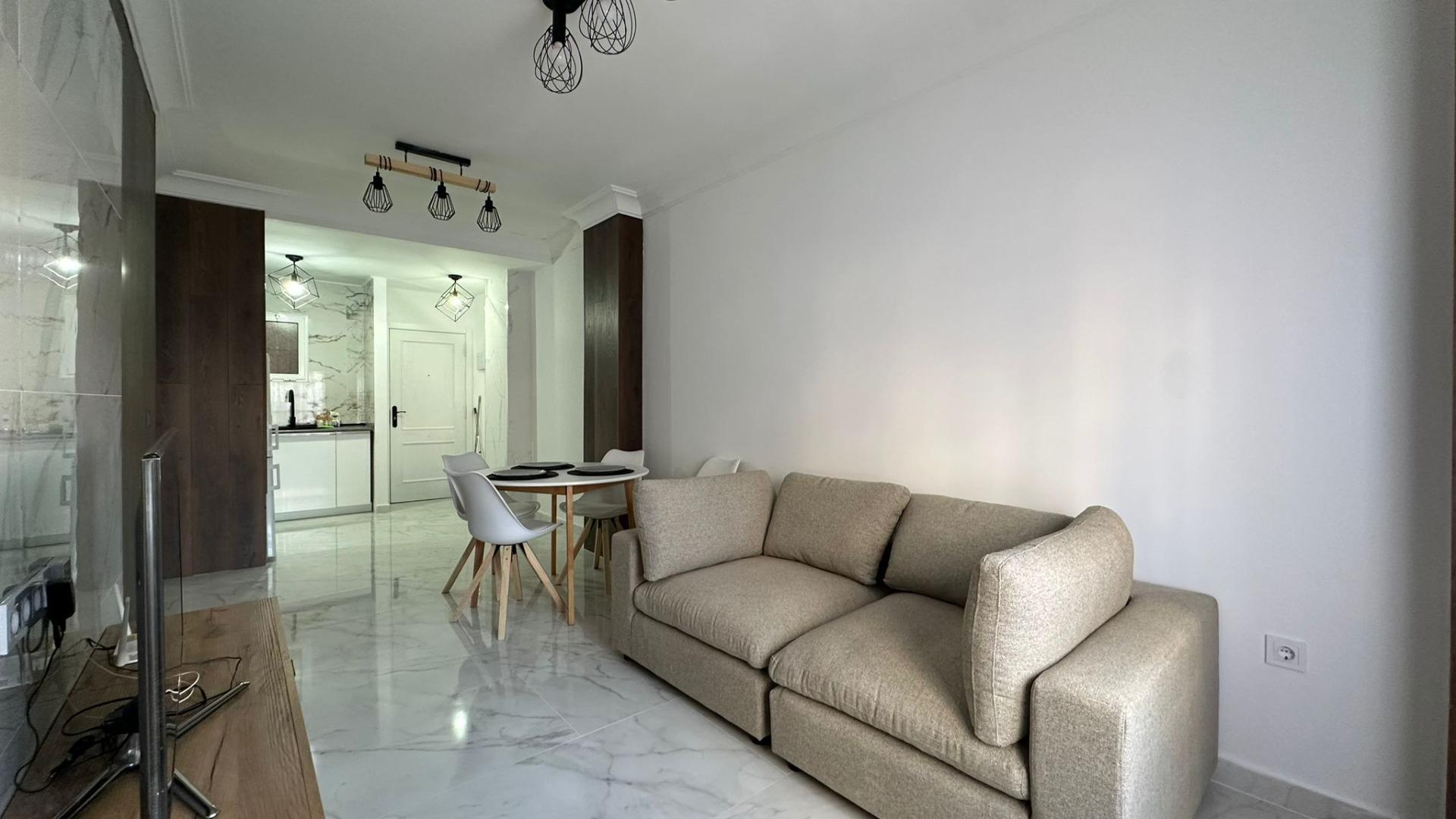 Resale - 2 Bedroom 1 Bathroom Apartment in Torrevieja - Torrevieja  - Alicante
