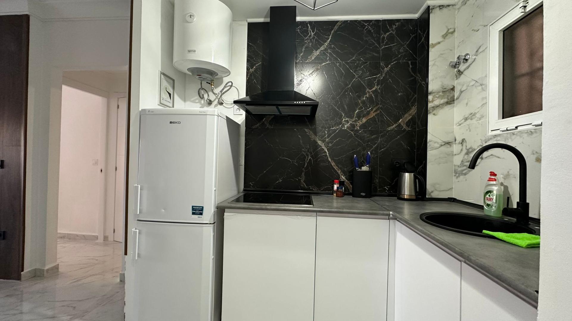 Resale - 2 Bedroom 1 Bathroom Apartment in Torrevieja - Torrevieja  - Alicante