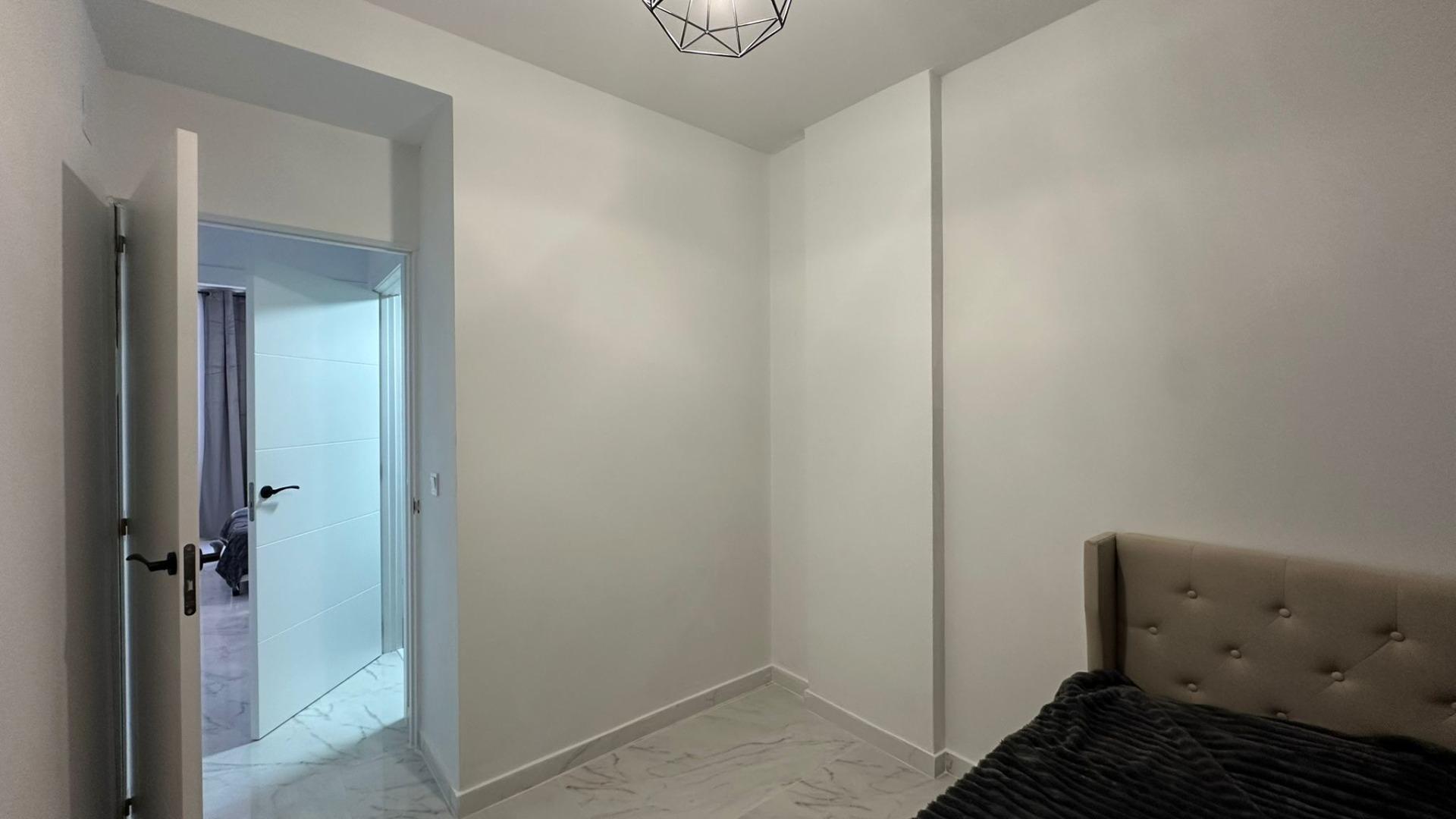 Resale - 2 Bedroom 1 Bathroom Apartment in Torrevieja - Torrevieja  - Alicante