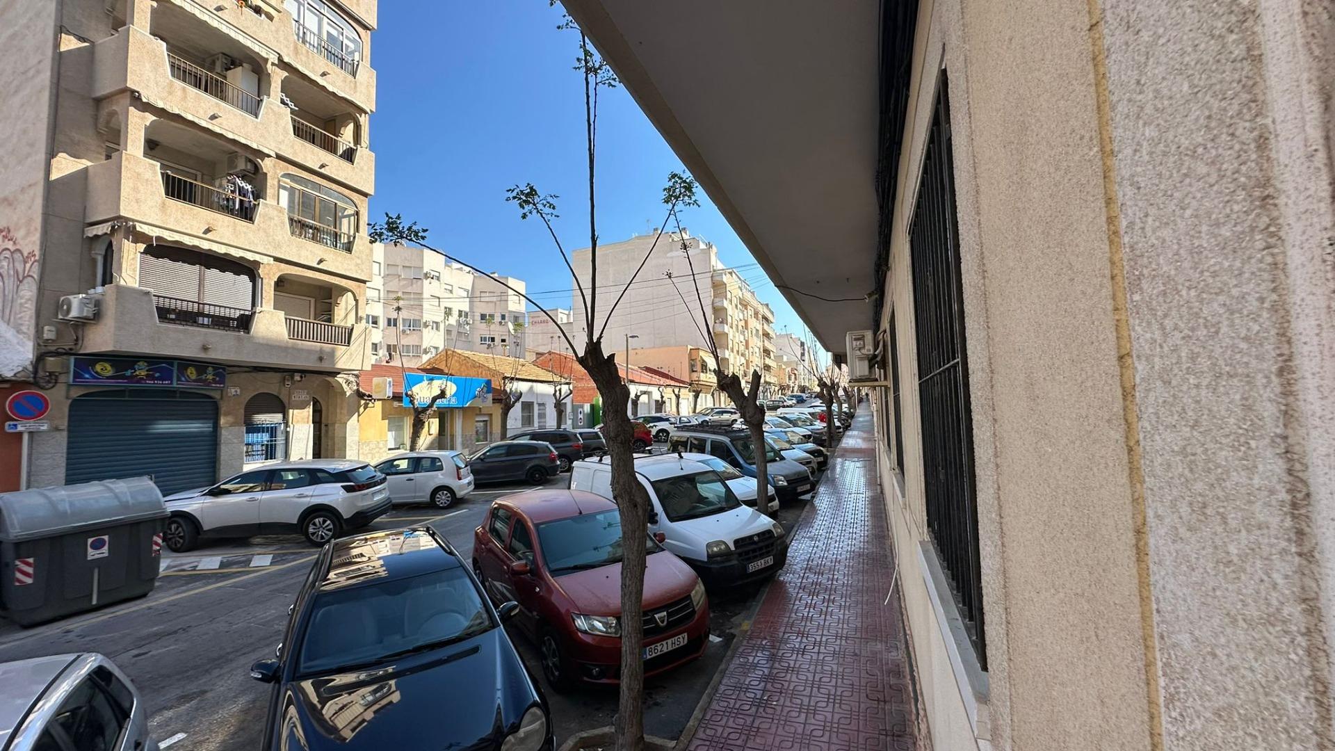 Resale - 2 Bedroom 1 Bathroom Apartment in Torrevieja - Torrevieja  - Alicante