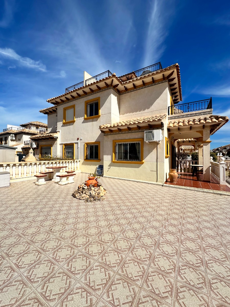 Resale - 2 Bedroom 2 Bathroom Town House in Orihuela Costa - Costa Blanca  - Alicante
