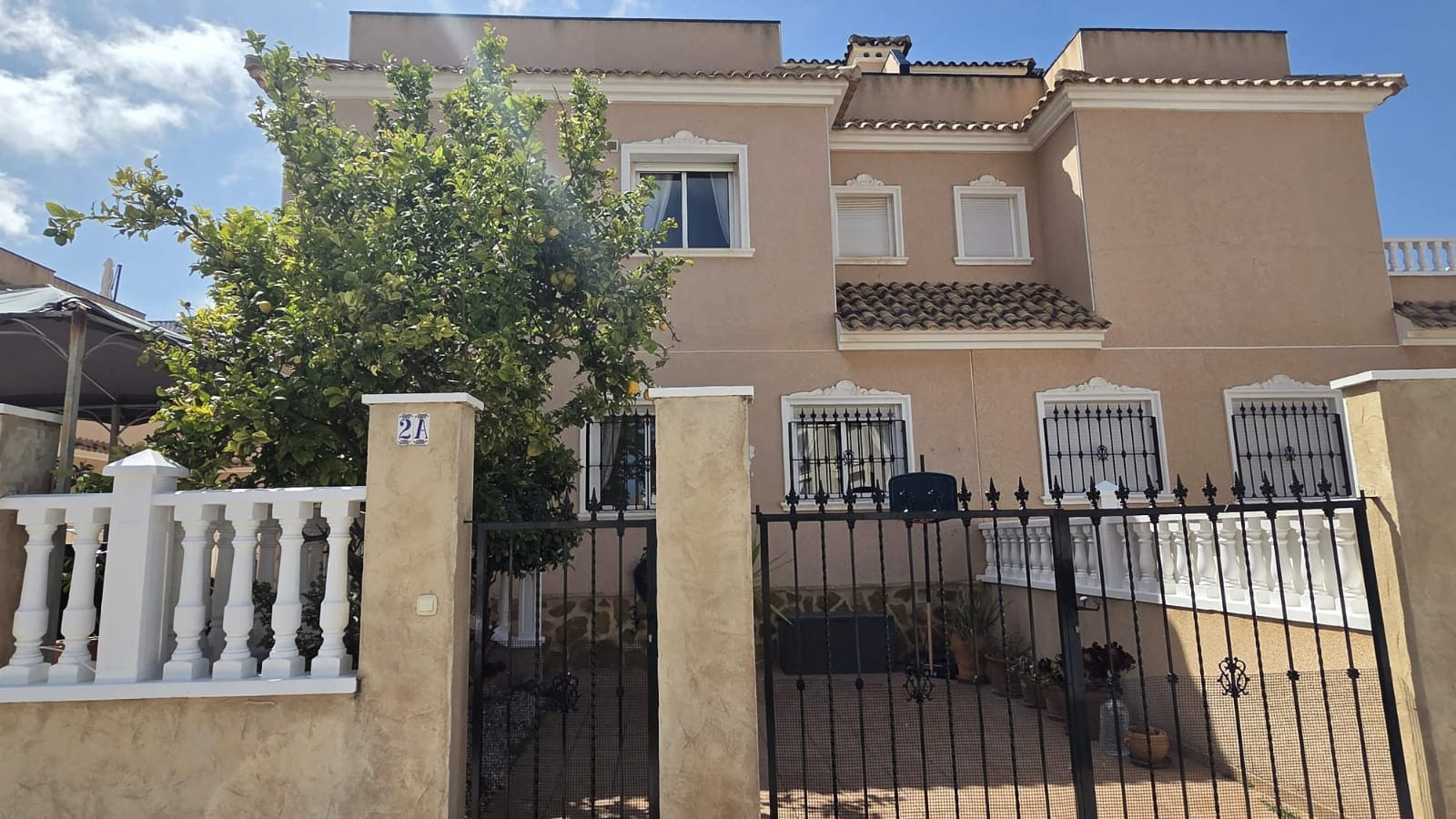 Resale - 3 Bedroom 2 Bathroom Villa in Villamartin - Costa Blanca  - Alicante