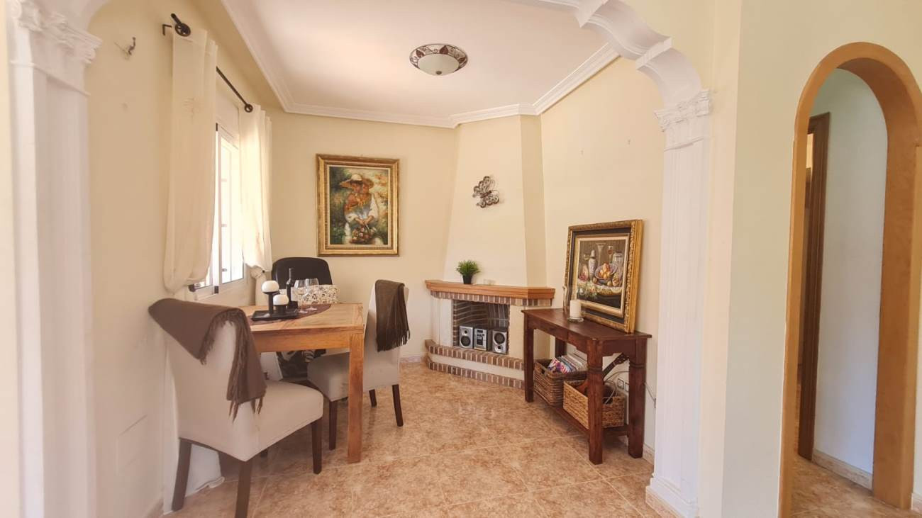 Resale - 3 Bedroom 2 Bathroom Villa in Villamartin - Costa Blanca  - Alicante