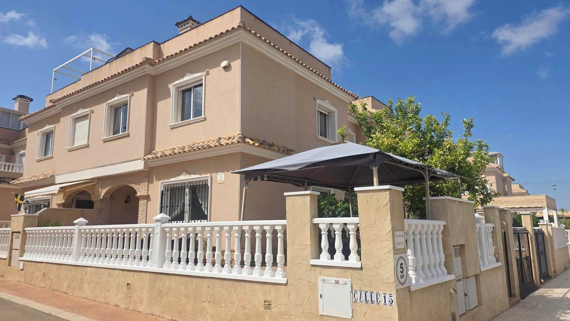 Resale - 3 Bedroom 2 Bathroom Villa in Villamartin - Costa Blanca  - Alicante