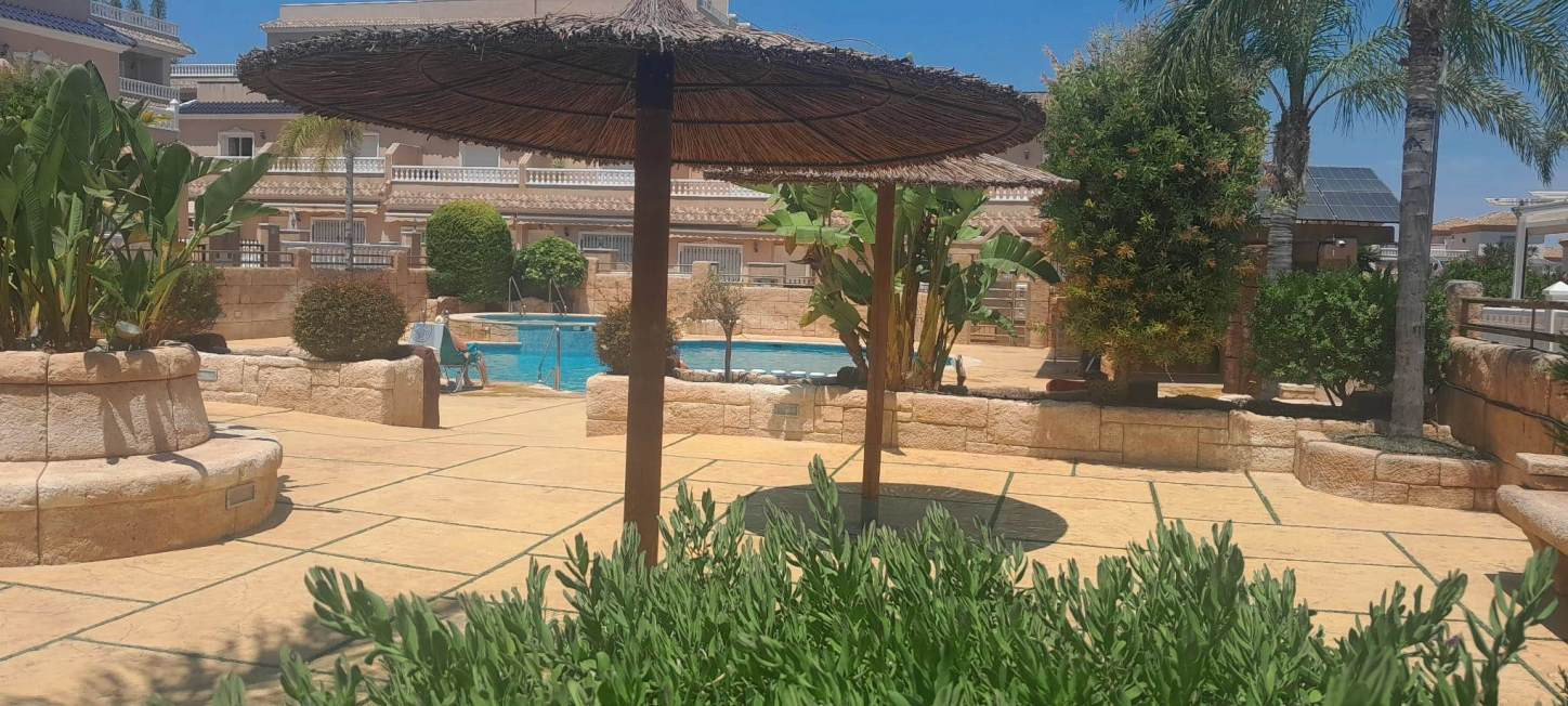 Resale - 3 Bedroom 2 Bathroom Villa in Villamartin - Costa Blanca  - Alicante
