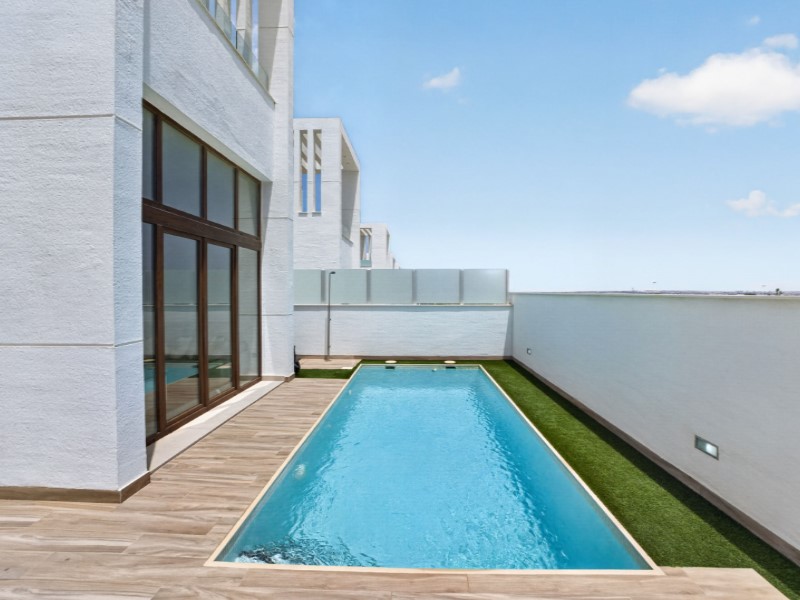 Resale - 3 Bedroom 3 Bathroom Villa in Torrevieja - Costa Blanca  - Alicante
