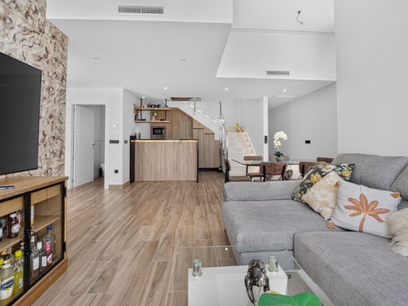 Resale - 3 Bedroom 3 Bathroom Villa in Torrevieja - Costa Blanca  - Alicante