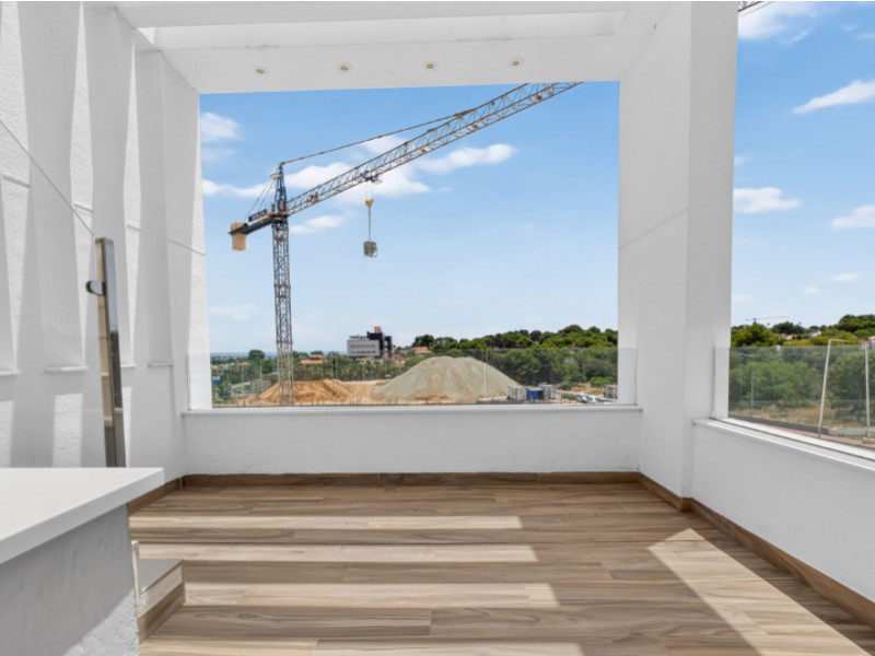 Resale - 3 Bedroom 3 Bathroom Villa in Torrevieja - Costa Blanca  - Alicante
