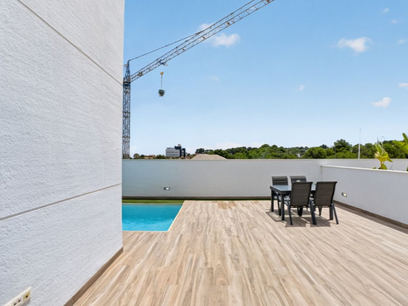 Resale - 3 Bedroom 3 Bathroom Villa in Torrevieja - Costa Blanca  - Alicante