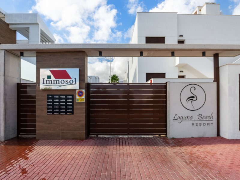 Resale - 3 Bedroom 3 Bathroom Villa in Torrevieja - Costa Blanca  - Alicante
