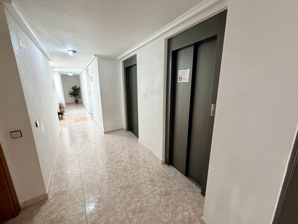 Resale - 2 Bedroom 1 Bathroom Penthouse in Torrevieja - Costa Blanca  - Alicante