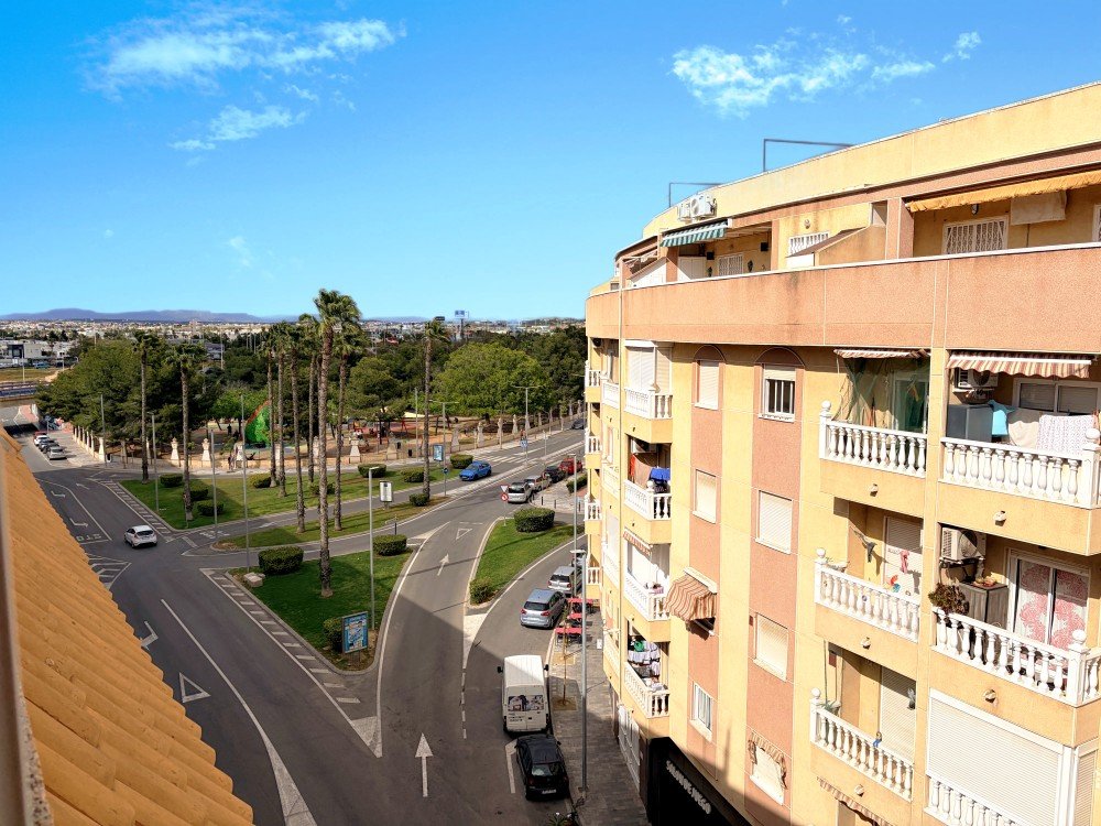 Resale - 2 Bedroom 1 Bathroom Penthouse in Torrevieja - Costa Blanca  - Alicante