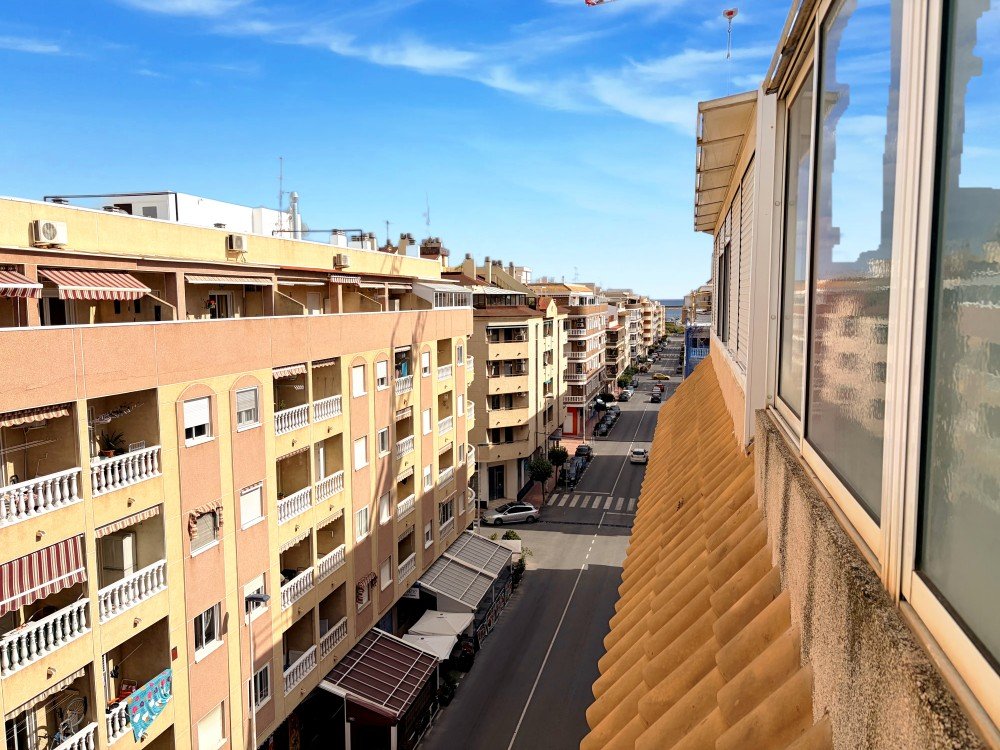 Resale - 2 Bedroom 1 Bathroom Penthouse in Torrevieja - Costa Blanca  - Alicante