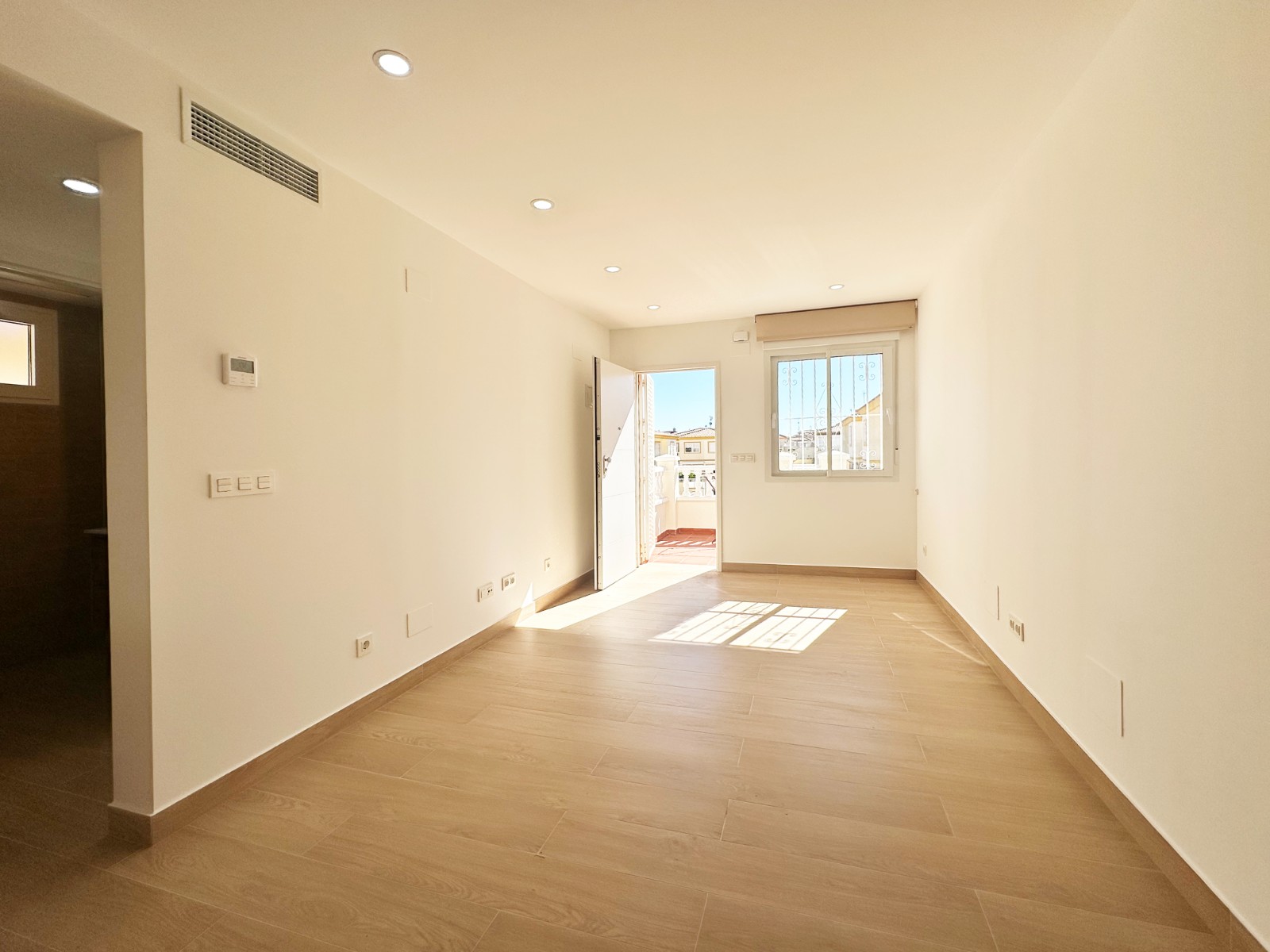 Resale - 2 Bedroom 1 Bathroom Apartment in Orihuela Costa - Costa Blanca  - Alicante