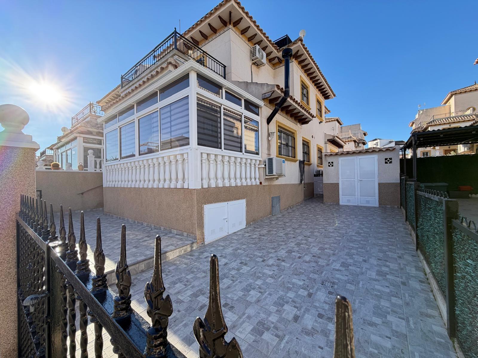 Resale - 2 Bedroom 2 Bathroom Town House in Orihuela Costa - Las Filipinas  - Alicante