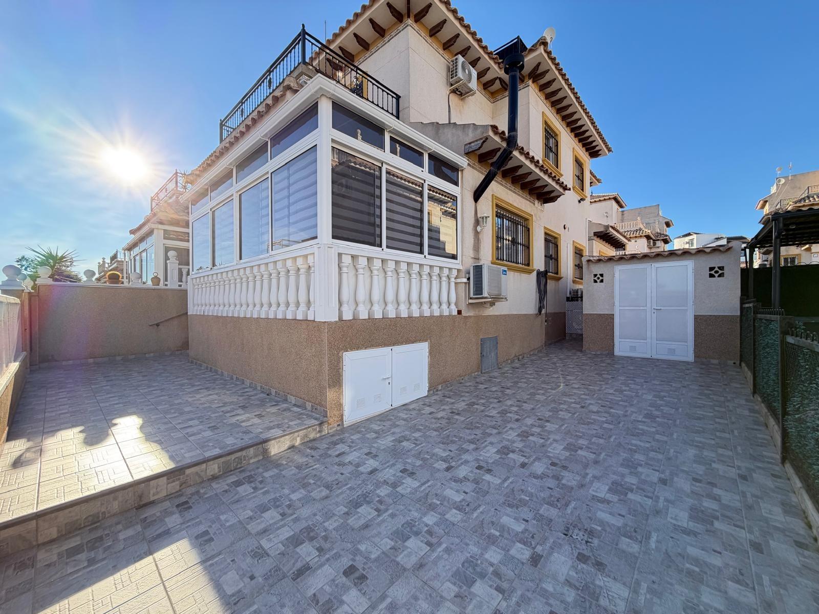 Resale - 2 Bedroom 2 Bathroom Town House in Orihuela Costa - Las Filipinas  - Alicante
