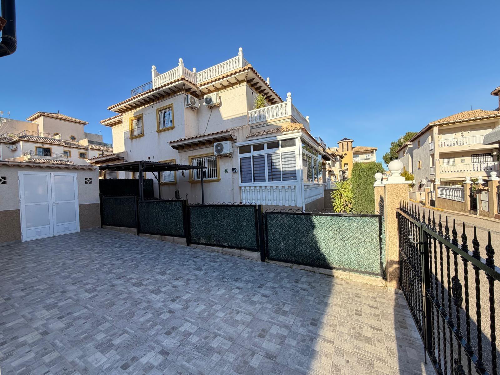 Resale - 2 Bedroom 2 Bathroom Town House in Orihuela Costa - Las Filipinas  - Alicante
