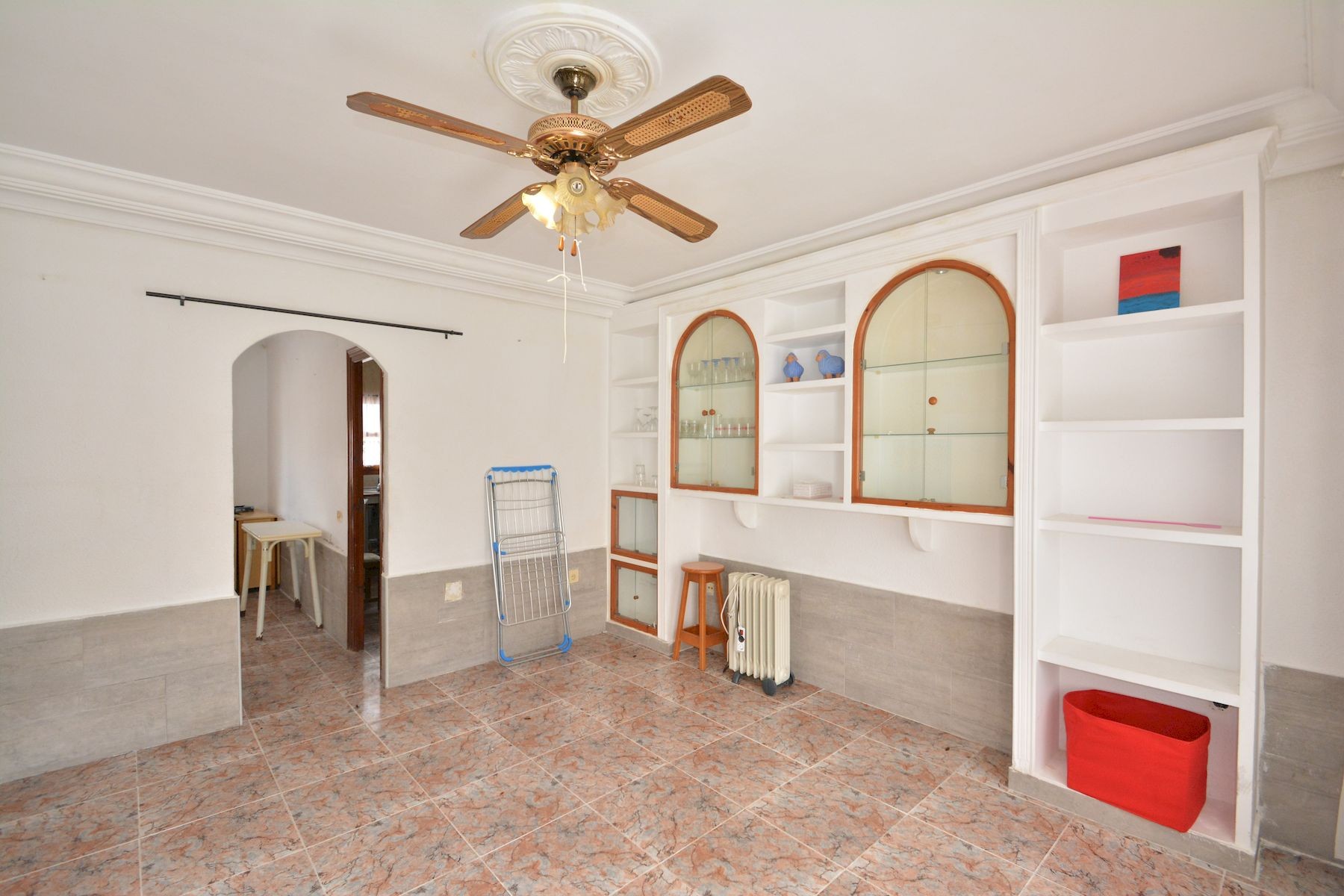 Resale - 4 Bedroom 2 Bathroom Town House in Torrevieja - Costa Blanca  - Alicante
