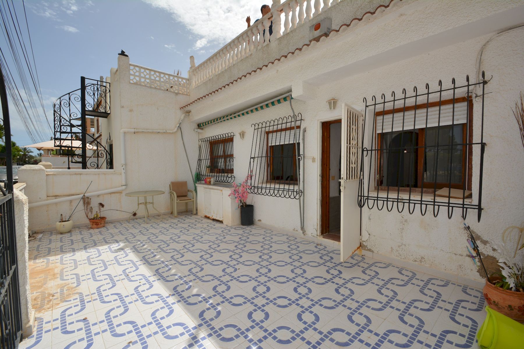 Resale - 4 Bedroom 2 Bathroom Town House in Torrevieja - Costa Blanca  - Alicante