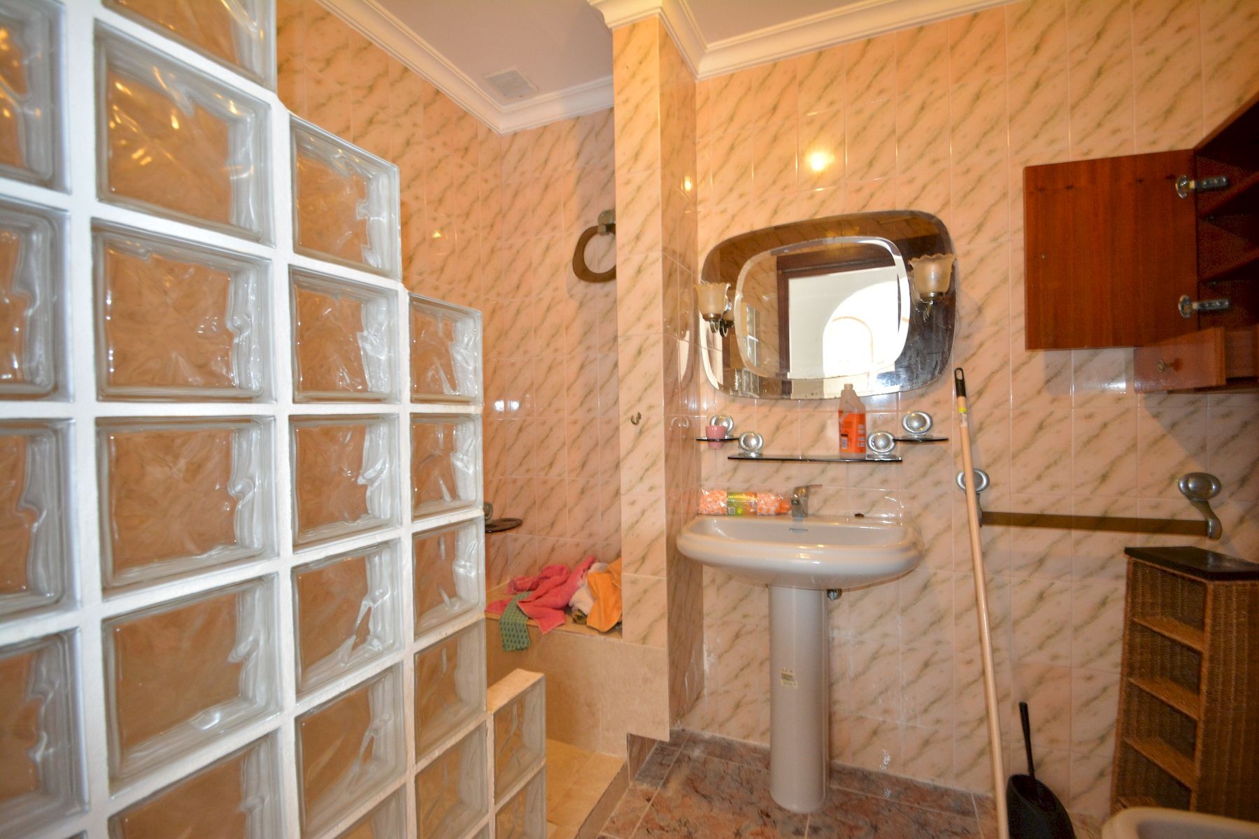Resale - 4 Bedroom 2 Bathroom Town House in Torrevieja - Costa Blanca  - Alicante